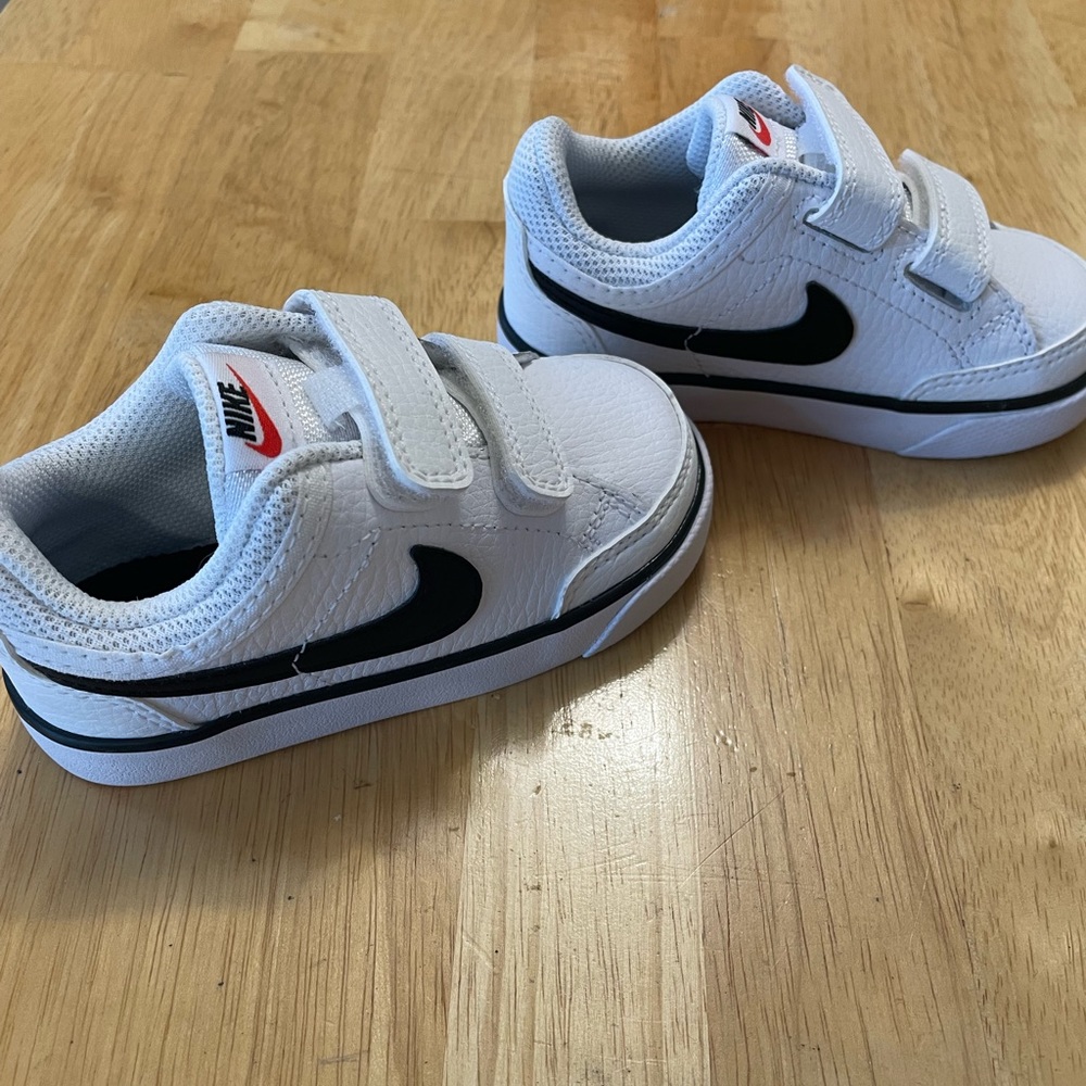 Nike toddler shoes size 6